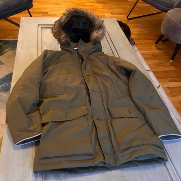 LIKE NEW! Youth GAP XXL winter jacket fuzzy hood - Picture 2 of 13